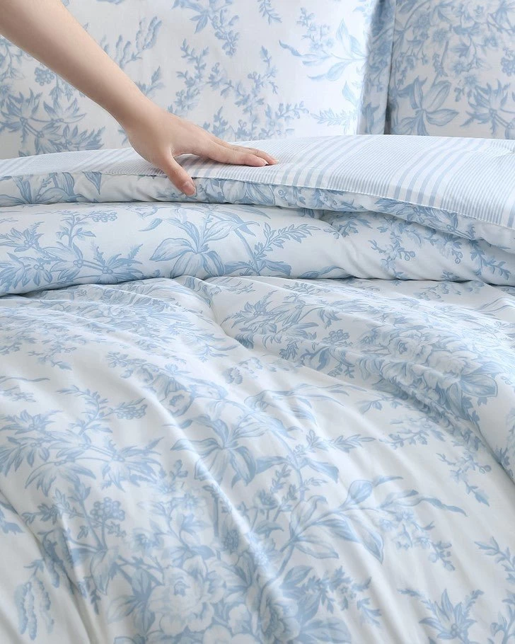 Bedford Blue Comforter Set - Image 3
