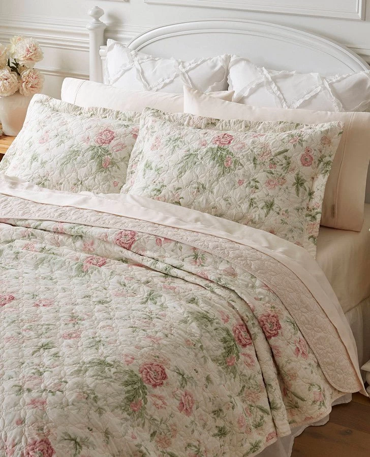 Breezy Floral Pink Quilt Set - Image 3