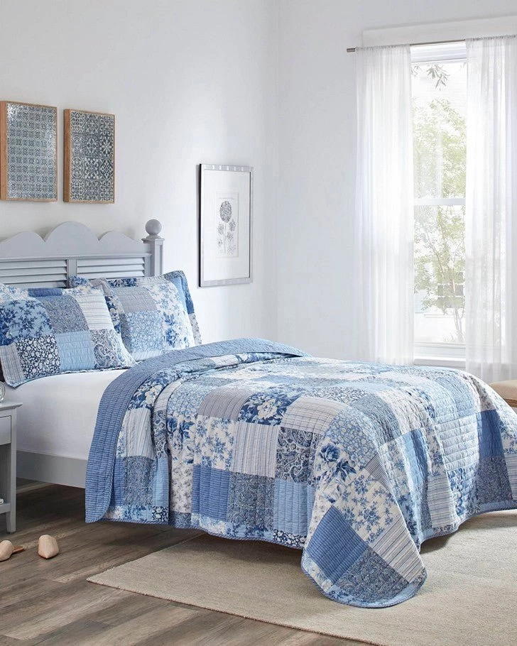 Paisley Patchwork Blue Quilt Set - Image 2