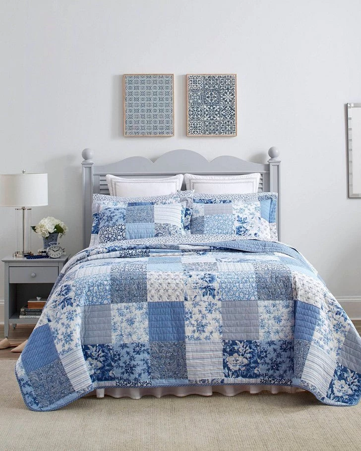 Paisley Patchwork Blue Quilt Set