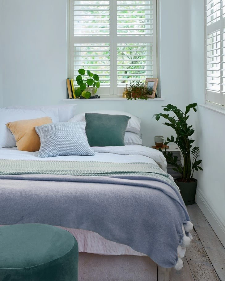 Seaspray White Paint - Image 2