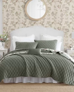 Solid Diamond Stitch Dark Green Velvet Quilt Bonus Set