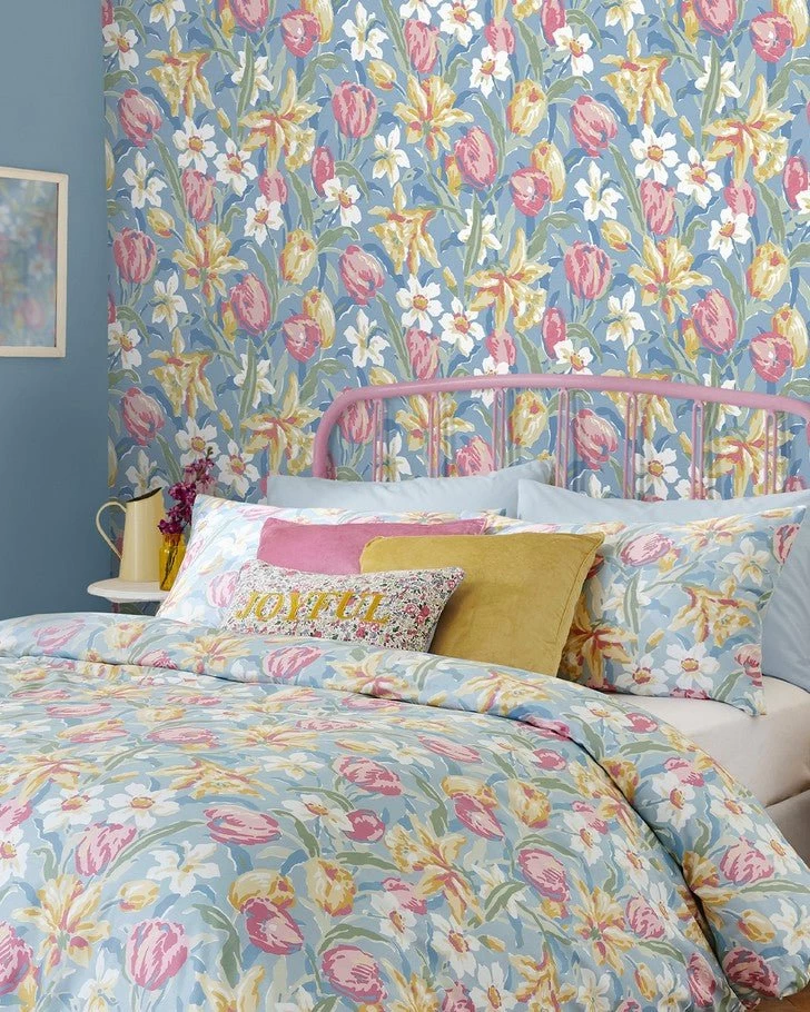 Tulips China Blue Wallpaper - Image 2