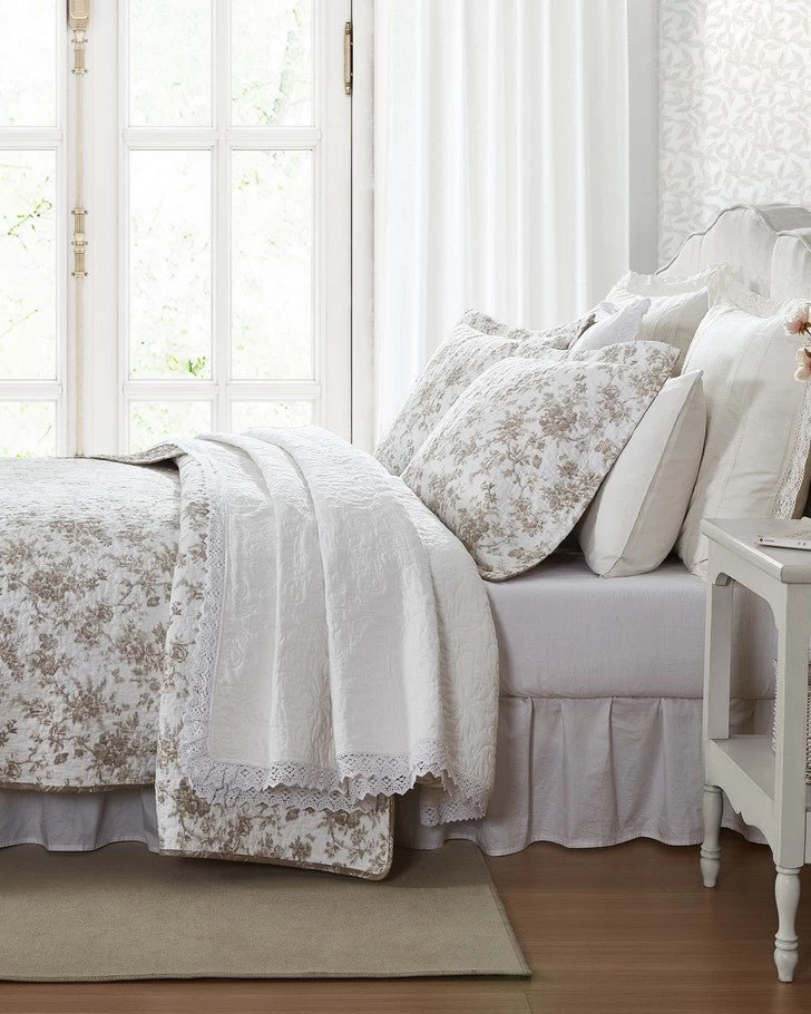 Walled Garden Mocha Reversible Quilt Set - Image 2