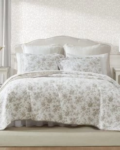 Walled Garden Mocha Reversible Quilt Set