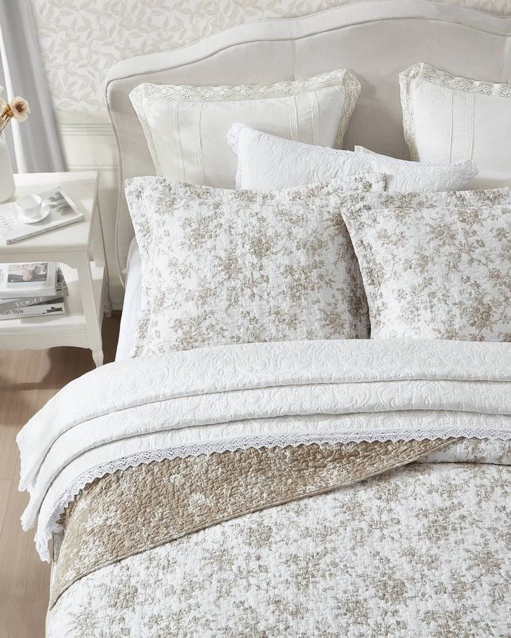 Walled Garden Mocha Reversible Quilt Set - Image 4