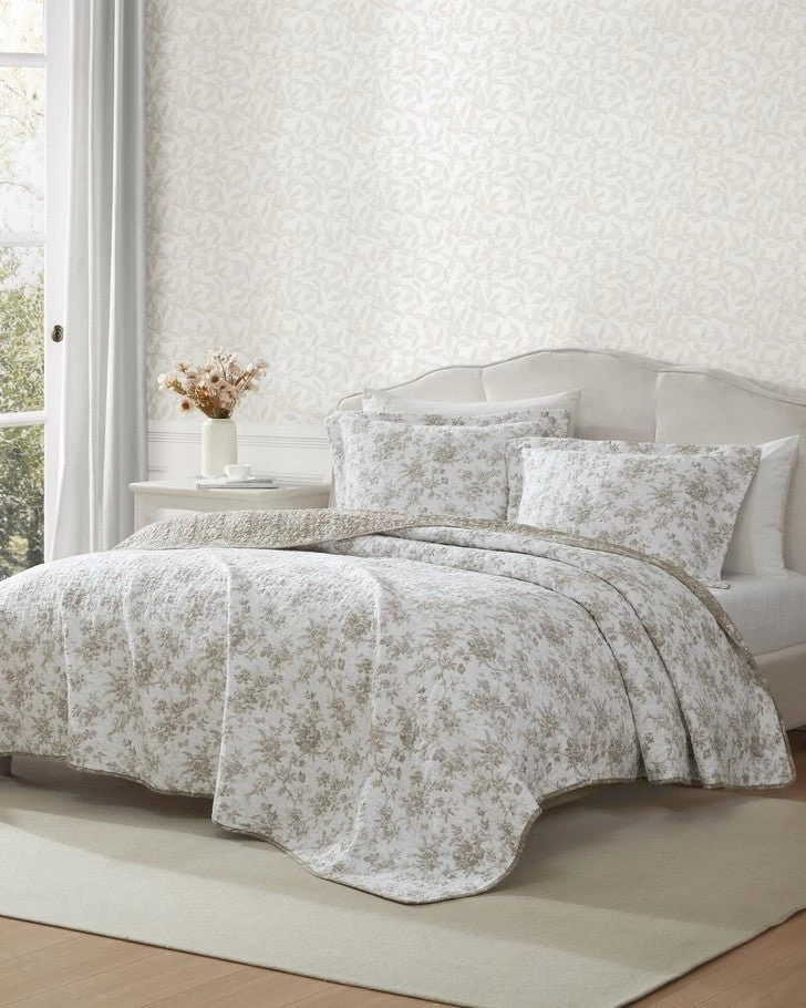 Walled Garden Mocha Reversible Quilt Set - Image 3